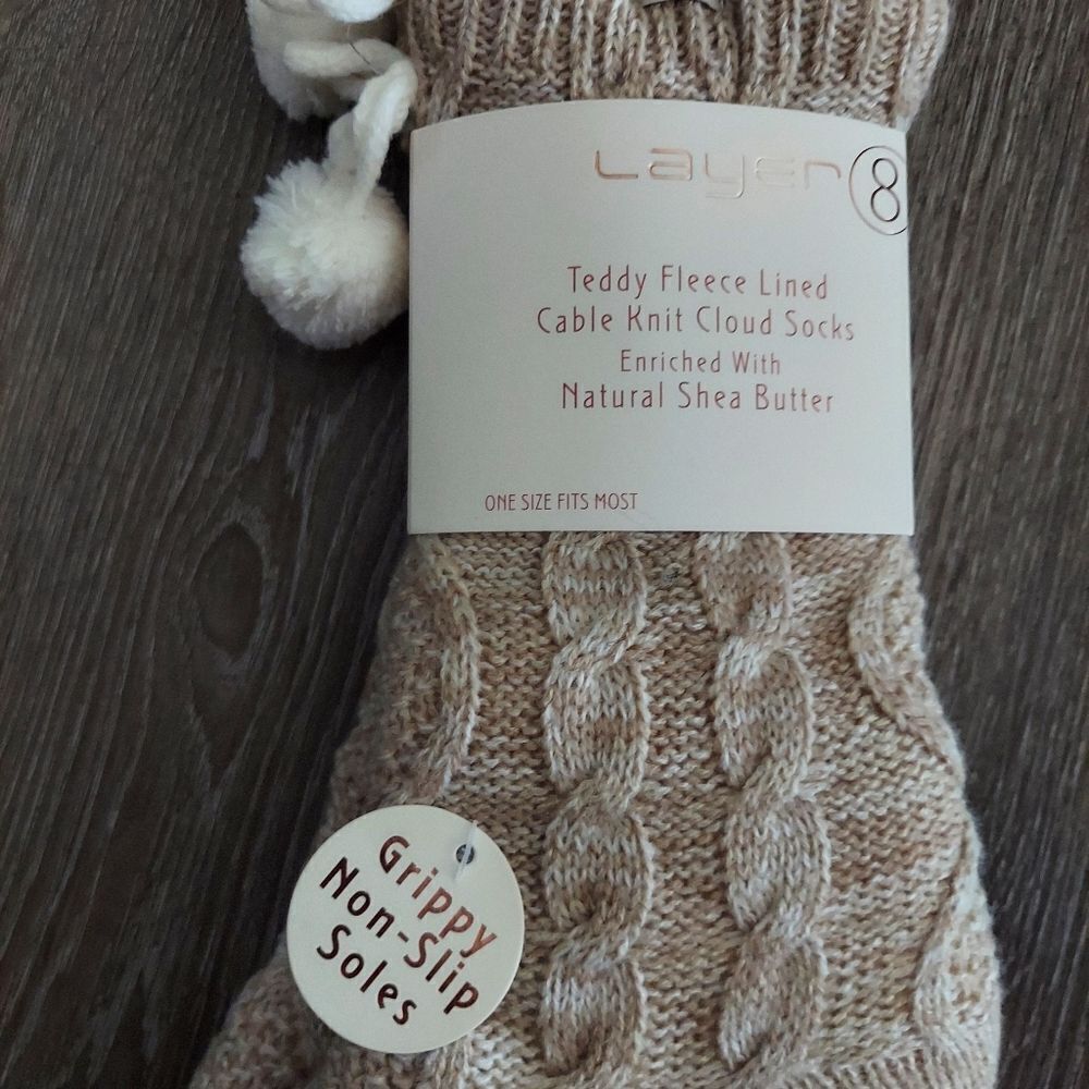 NEW Layer 8 Teddy Fleece Lined Cable Knit Cloud Socks Enriched With Shea Butter - Picture 2 of 4